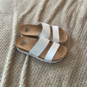 Reef platform cushion vista